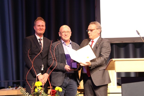 Titelbild zum News-Artikel: Dirk Lübcke erhält Ehrenmedaille des Landesinnungsverbandes